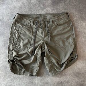 The North Face Horizon 2.0 roll up shorts size 6 army green